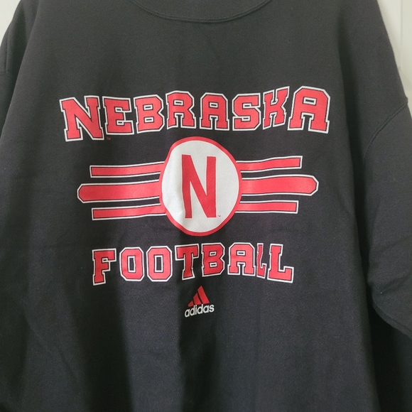 Men Size Medium Adidas Pullover Sweater Nebraska Football color Black - Picture 2 of 6